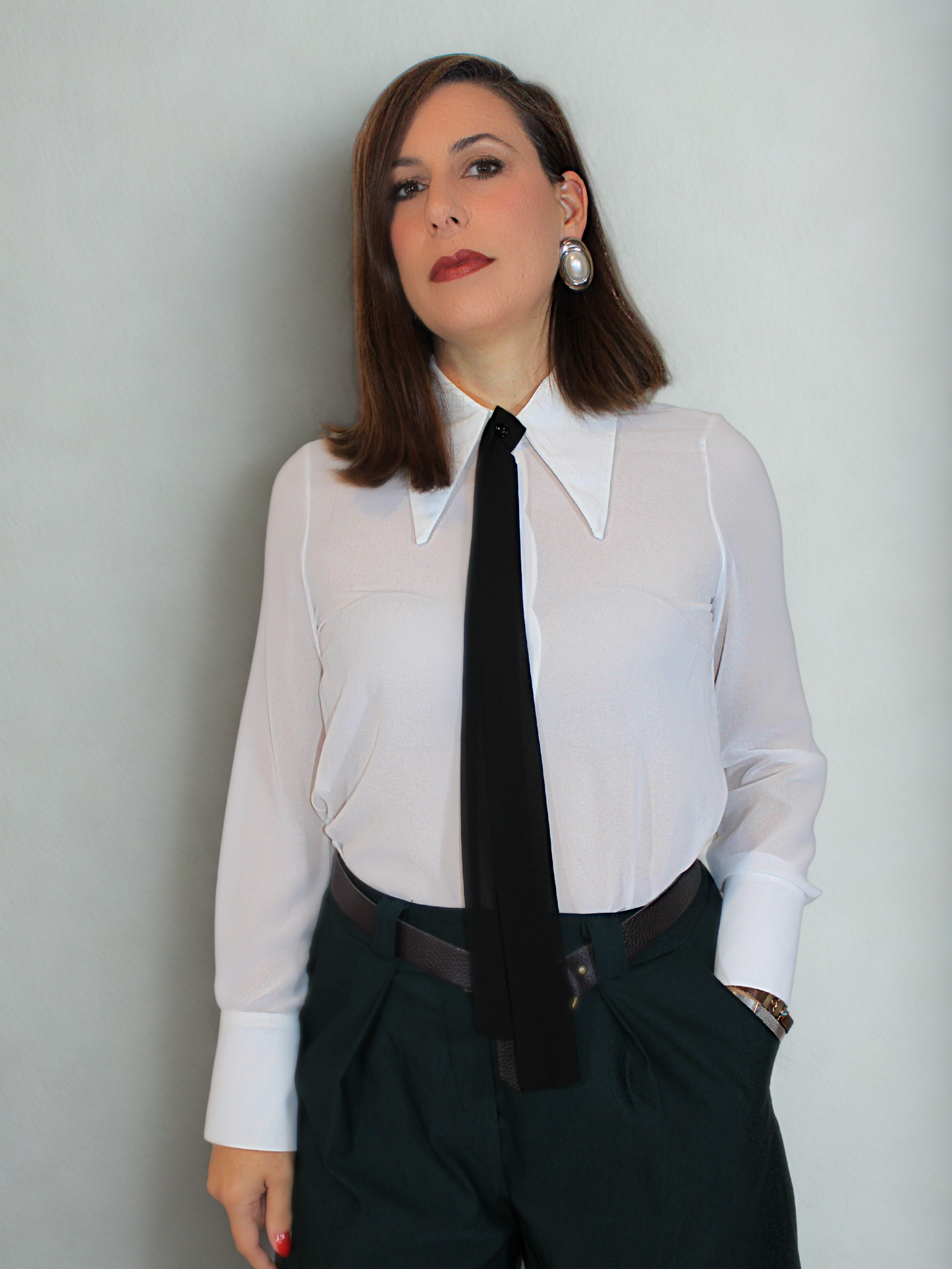 Camicia donna con necktie – elegante e versatile
