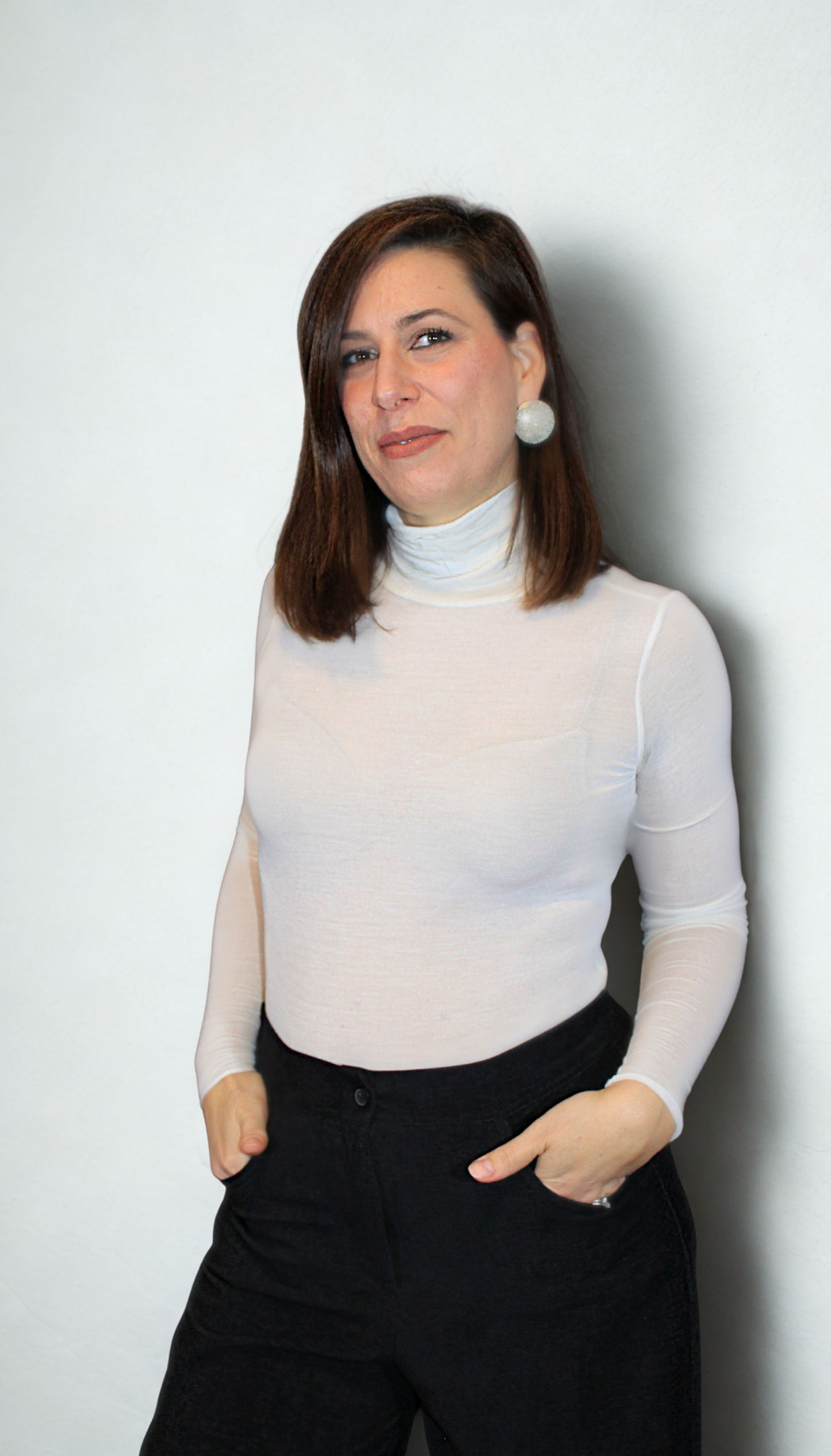 Maglia donna stile underwear collo alto – morbida e versatile