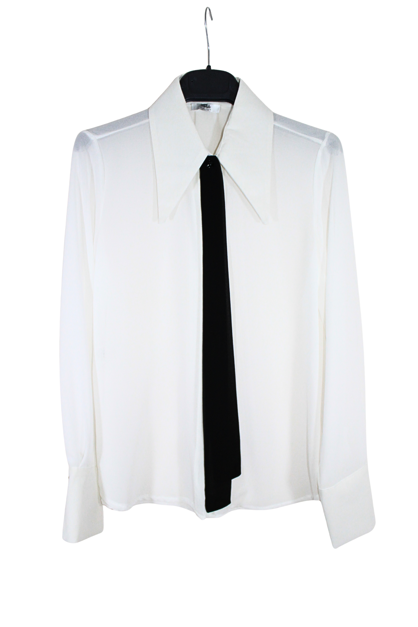 Camicia donna con necktie – elegante e versatile