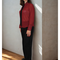 Camicia donna con necktie – elegante e versatile