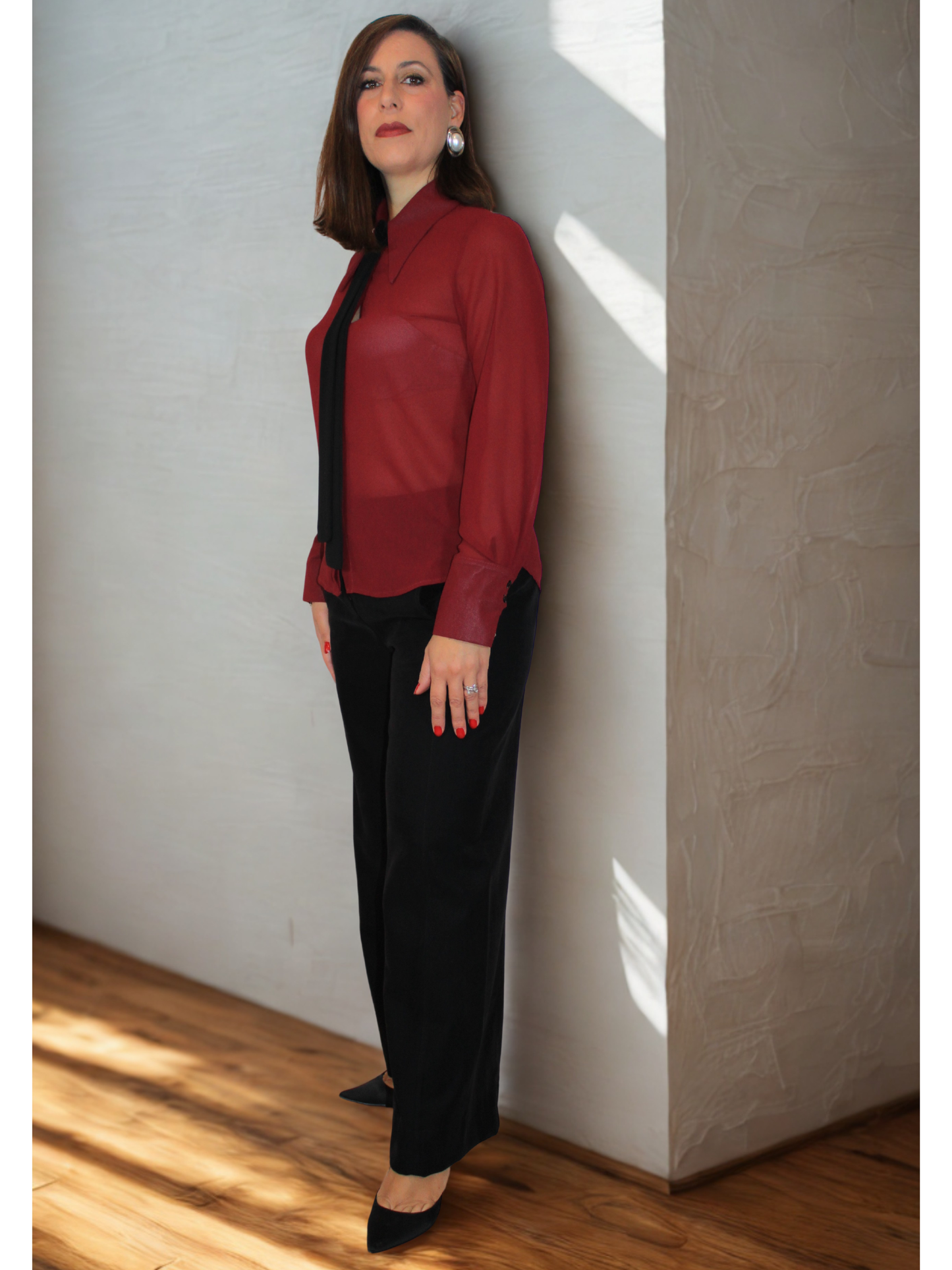 Camicia donna con necktie – elegante e versatile