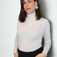 Maglia donna stile underwear collo alto – morbida e versatile