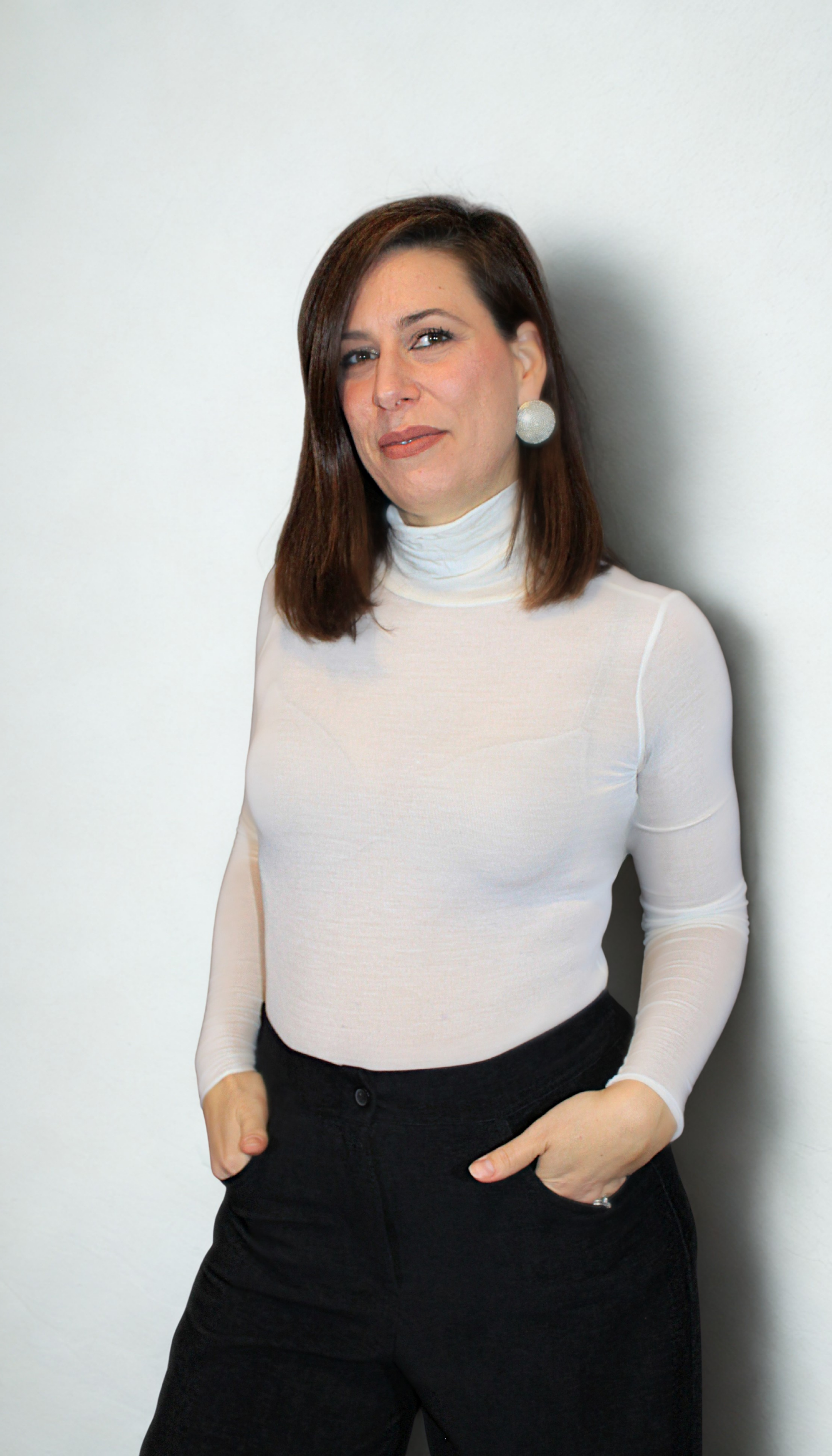 Maglia donna stile underwear collo alto – morbida e versatile