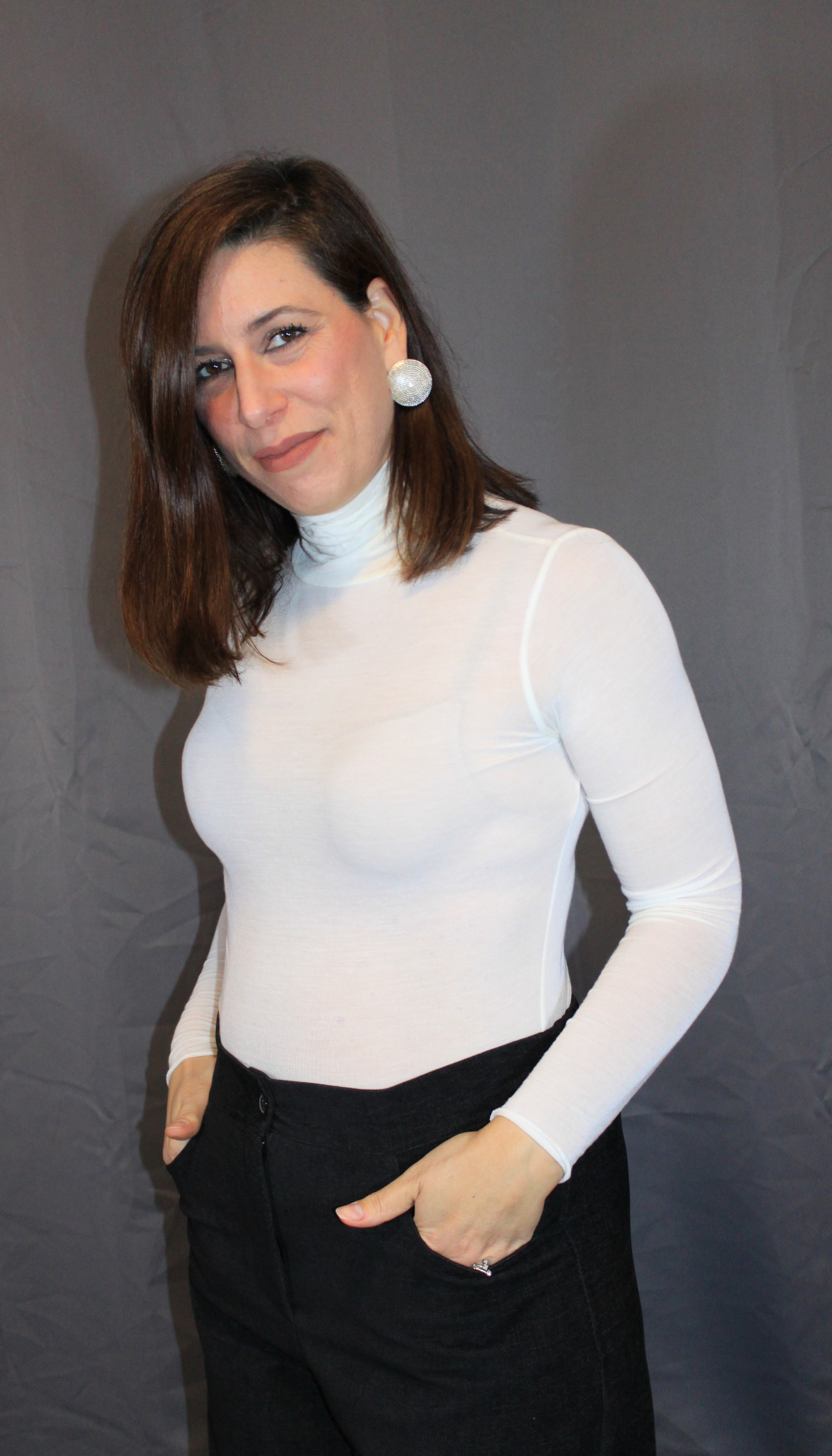 Maglia donna stile underwear collo alto – morbida e versatile